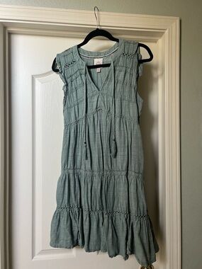 Knox Rose Sage Green Peasant Tunic with Lace Trim